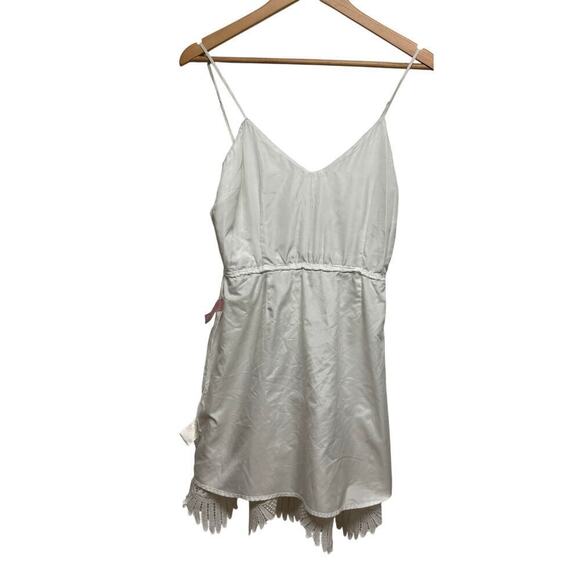 BB Dakota “Party Has Arrived” White Lace Dress Size 6 - Picture 8 of 11